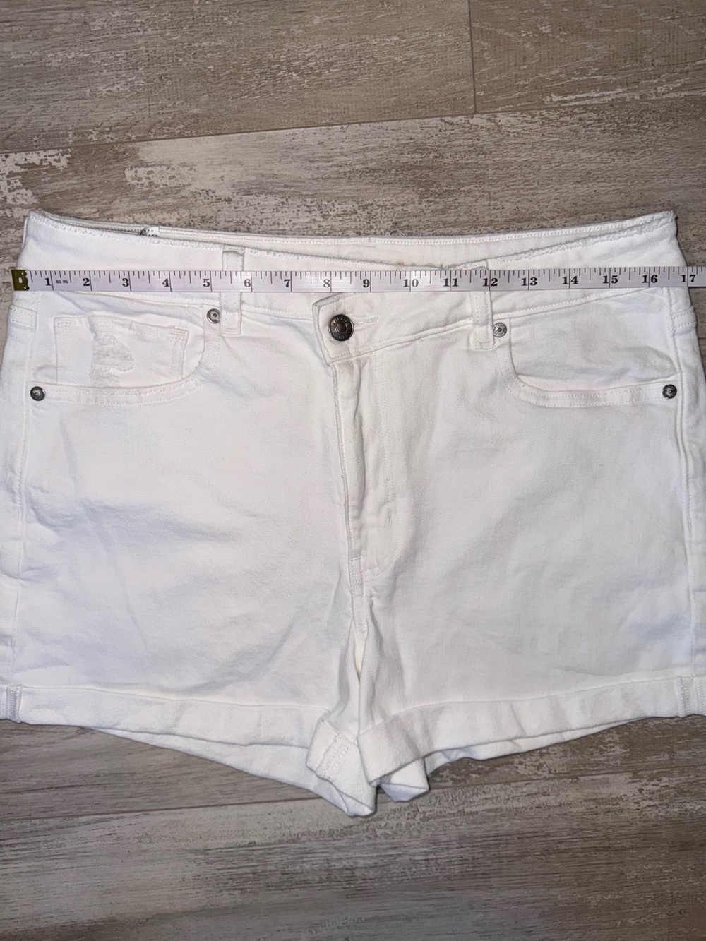 American Eagle White Mom Shorts High Rise Stretch Denim Cuffed Summer Size 12 - Picture 8 of 9